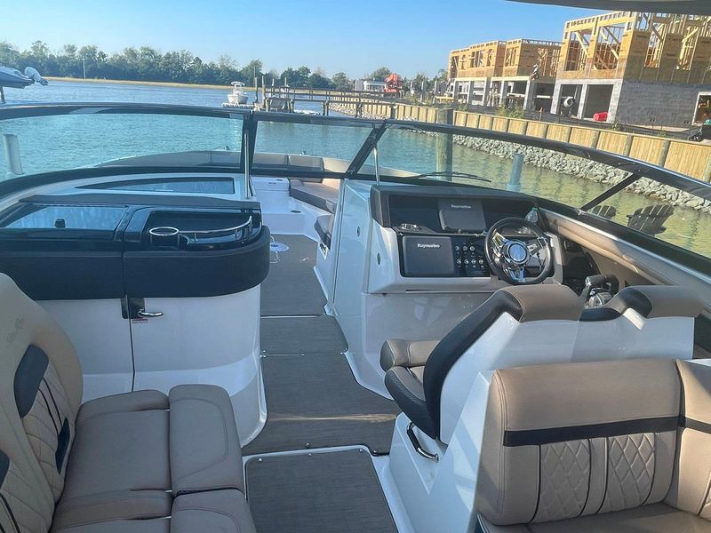 2017 Sea Ray 350 SLX