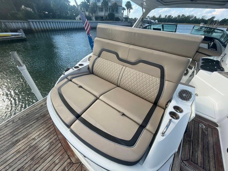 2017 Sea Ray 350 SLX