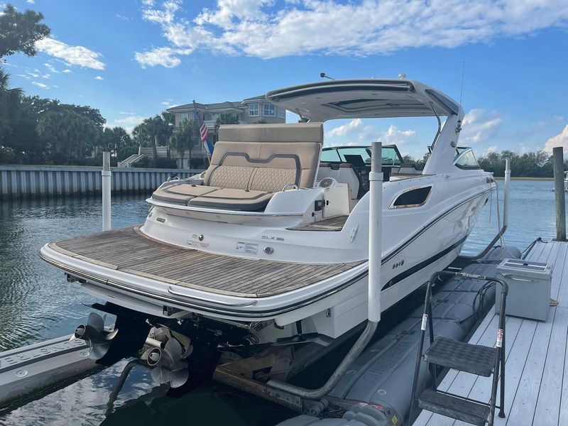 2017 Sea Ray 350 SLX