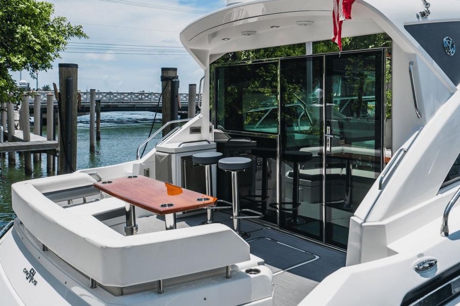 2018 Cruisers Yachts 54C