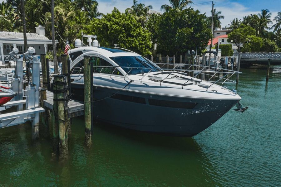 2018 Cruisers Yachts 54C