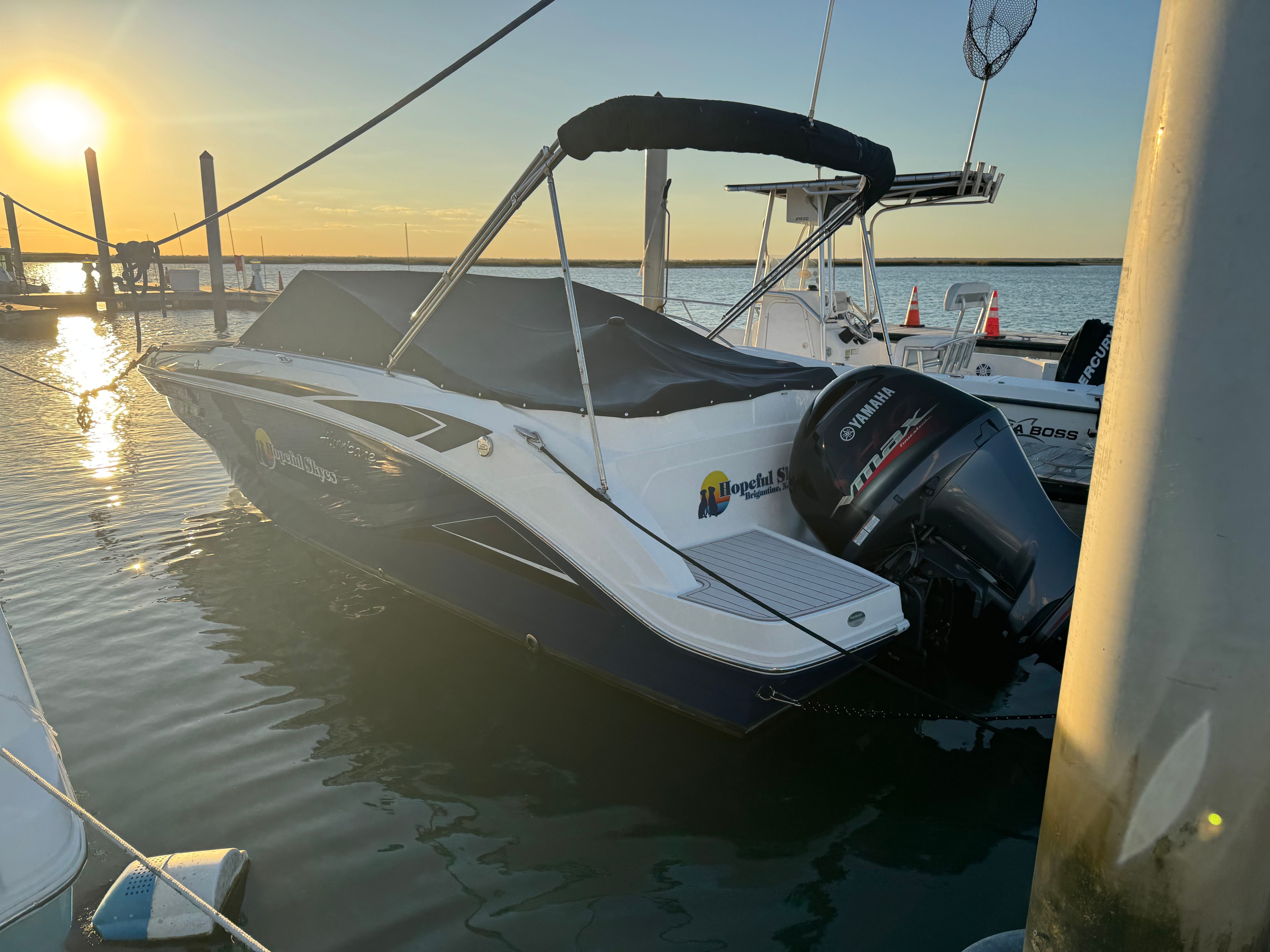 Hurricane SunDeck 235 OB