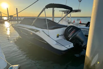 Hurricane SunDeck 235 OB