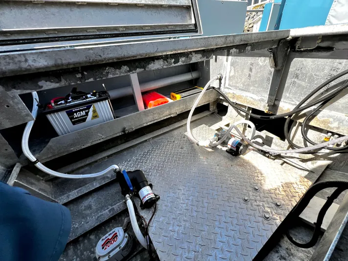 Acb Yacht Photos Pics Interior of ACB 30 (2003) with AGM battery and wiring components.