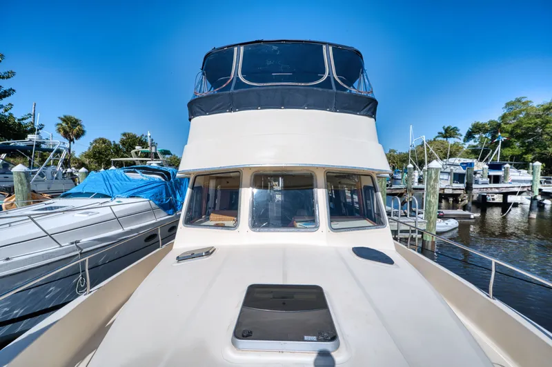 #r Dream Yacht Photos Pics 2005 Mainship 400 Trawler docked, front view.