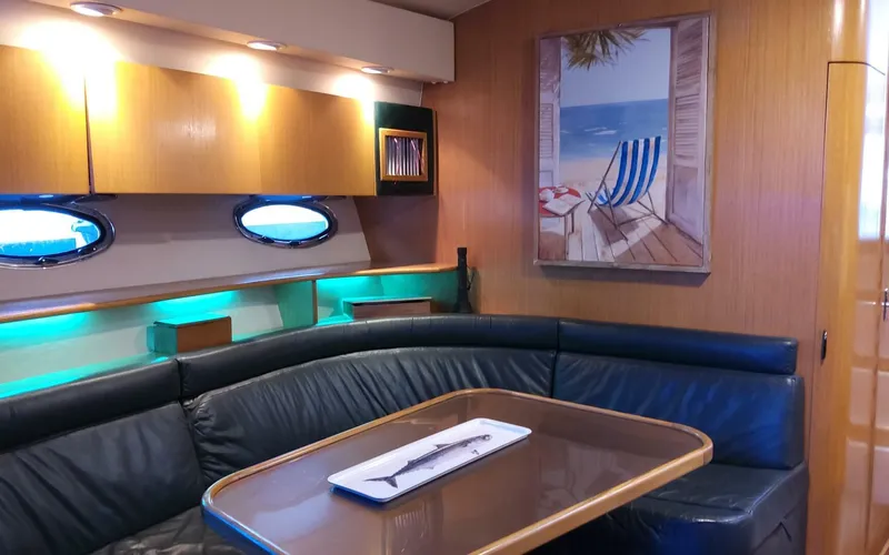 Thi Inh Yacht Photos Pics 