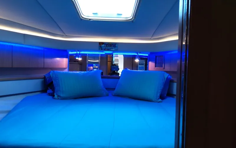 Thi Inh Yacht Photos Pics 