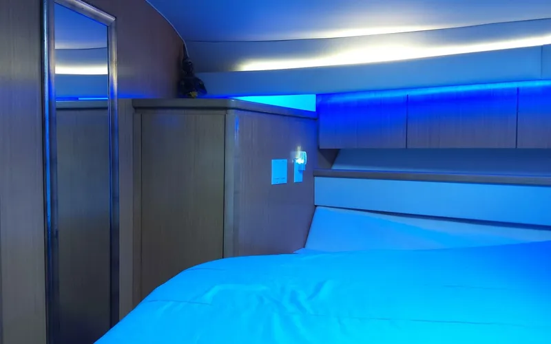 Thi Inh Yacht Photos Pics 