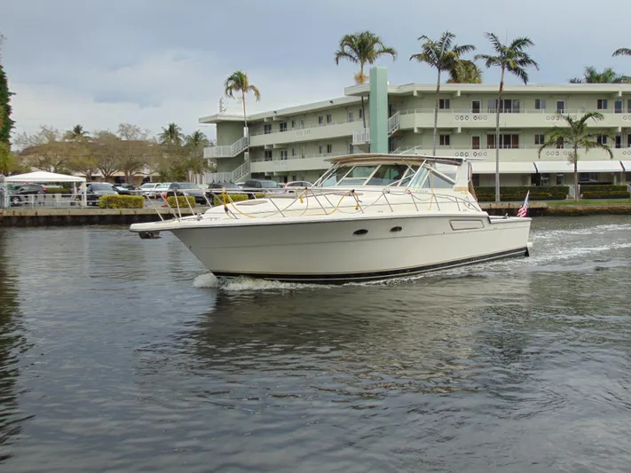 Thi Inh Yacht Photos Pics 