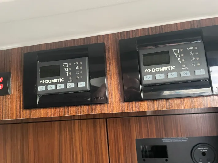 Sea Horse Yacht Photos Pics Dometic HVAC in cabin