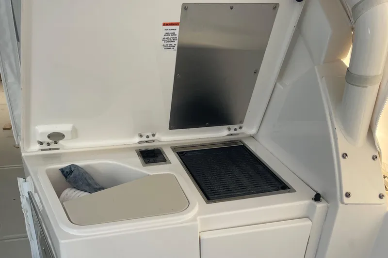 Sea Horse Yacht Photos Pics Grill with Sink in Cockpit