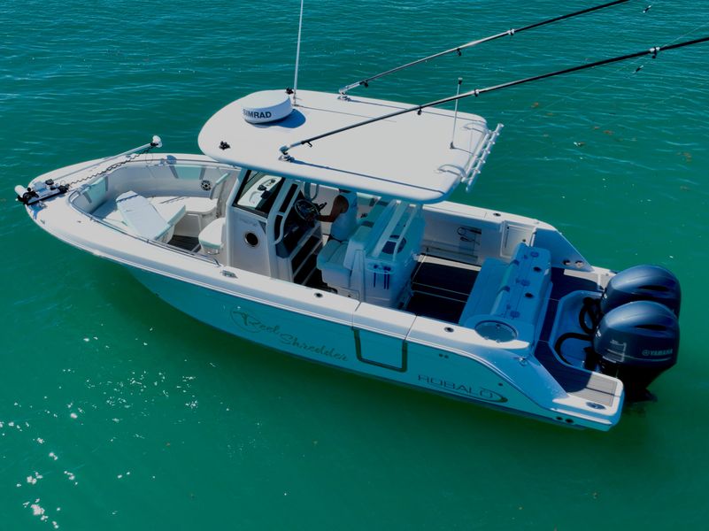 2021 Robalo r272