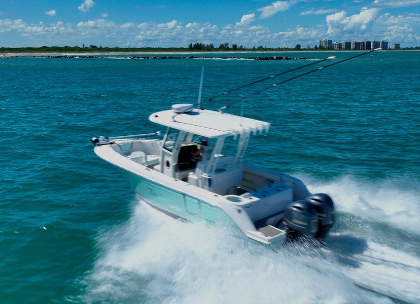 2021 Robalo r272