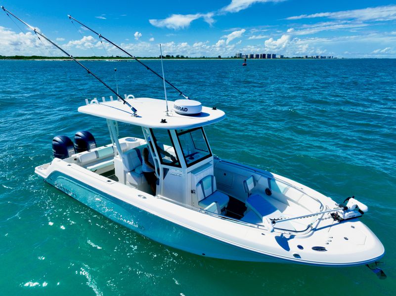 2021 Robalo r272