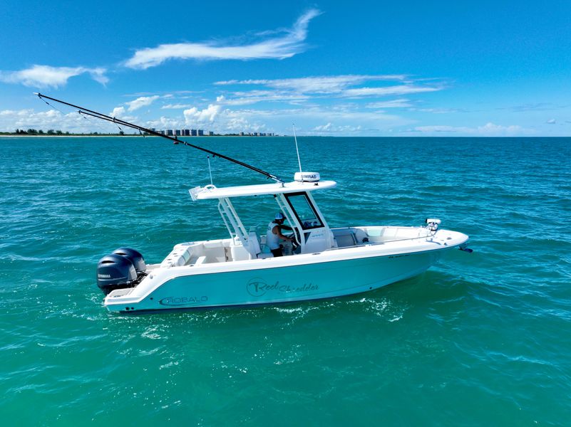 2021 Robalo r272