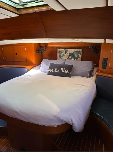 Sarama Yacht Photos Pics Cozy cabin interior of 1988 Custom Ancosta Dubois yacht with "Sea La Vie" pillow.