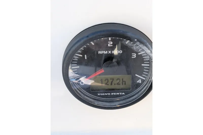 Blue Yonder Yacht Photos Pics Volvo Penta tachometer displaying 127.2 hours on a 2024 J Boats J/112E.