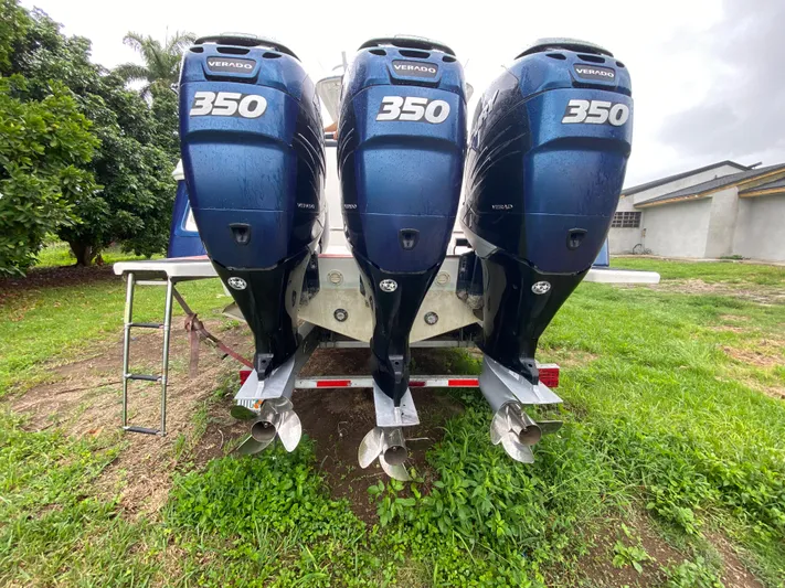  Yacht Photos Pics Three Mercury Verado 350 engines on a 2008 Intrepid 390 Sport Yacht.