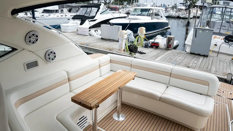 Jones'n Yacht Photos Pics Luxury seating area on 2009 Sea Ray 470 Sundancer yacht at marina dock.