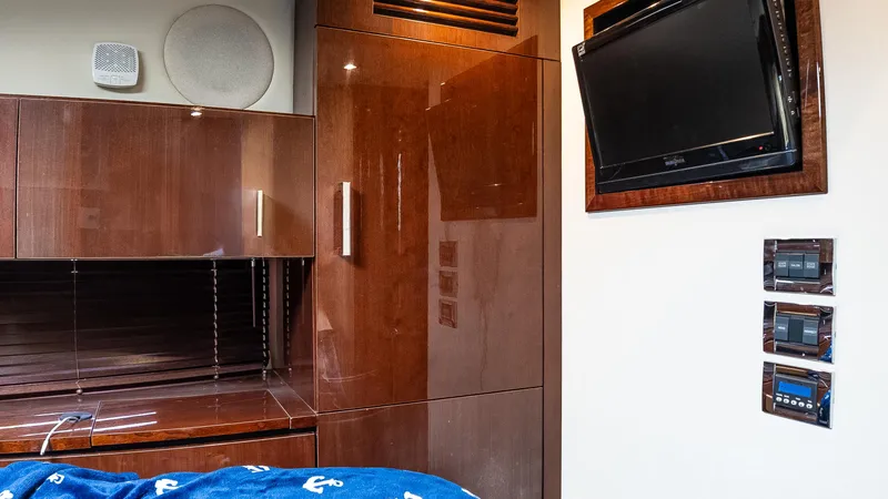 Jones'n Yacht Photos Pics Luxurious interior of 2009 Sea Ray 470 Sundancer with wood cabinetry and mounted TV.