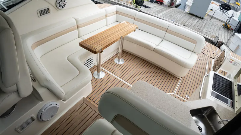 Jones'n Yacht Photos Pics Luxurious 2009 Sea Ray 470 Sundancer yacht interior with elegant seating and wooden table.