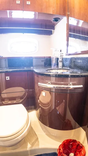 Jones'n Yacht Photos Pics Luxurious bathroom interior of 2009 Sea Ray 470 Sundancer yacht with modern fixtures.