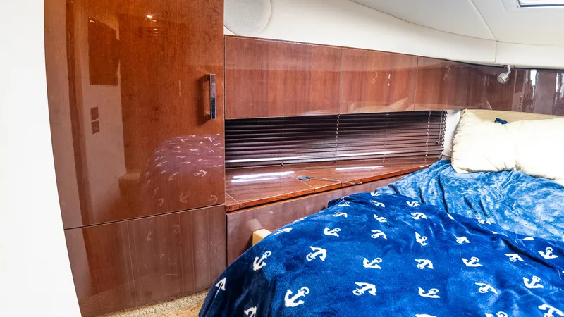 Jones'n Yacht Photos Pics Luxurious cabin interior of 2009 Sea Ray 470 Sundancer with wood paneling and cozy bedding.