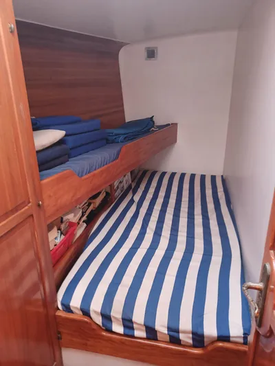 Atanahoue Yacht Photos Pics Small cabin with bunk beds in a 2000 Custom Paladin 60 boat.