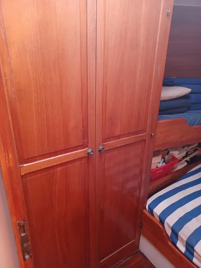 Atanahoue Yacht Photos Pics Wooden cabinet and bunk bed in Custom Paladin 60, 2000 model interior.