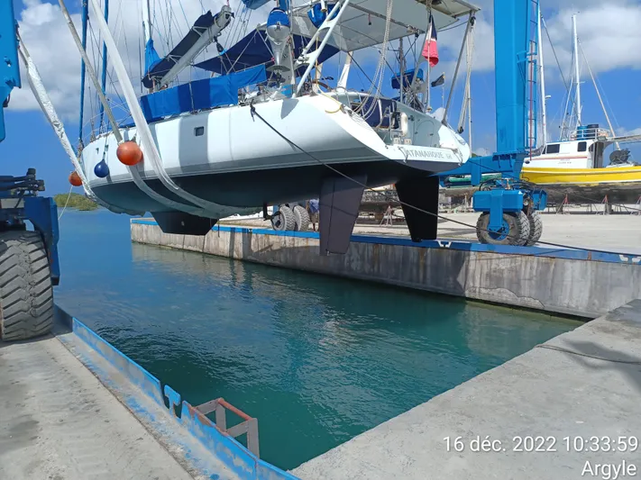 Atanahoue Yacht Photos Pics Custom Paladin 60 yacht being lifted by crane at a marina, December 2022.