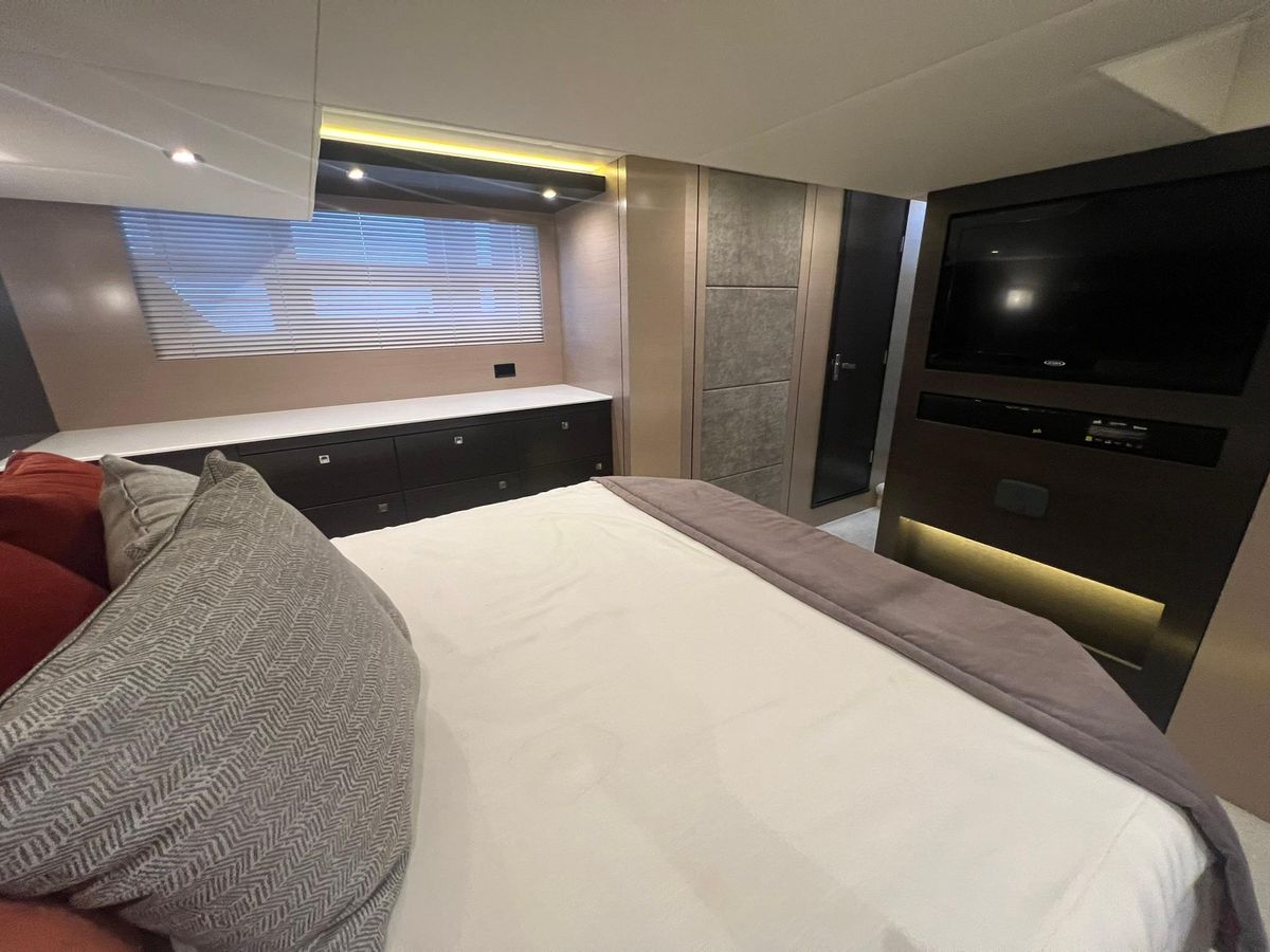 2018 Cruisers Yachts 53 