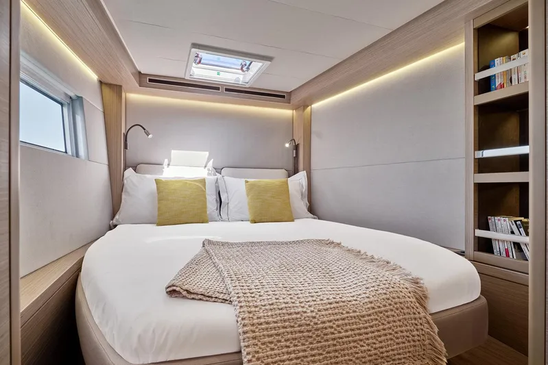  Yacht Photos Pics Manufacturer Provided Image