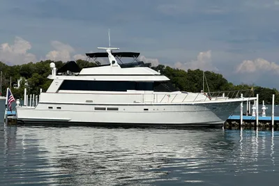 Hatteras 67 Extended Deckhouse