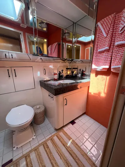 Pax III Yacht Photos Pics Guest Head