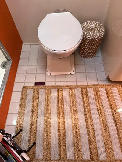 Pax III Yacht Photos Pics Guest Head