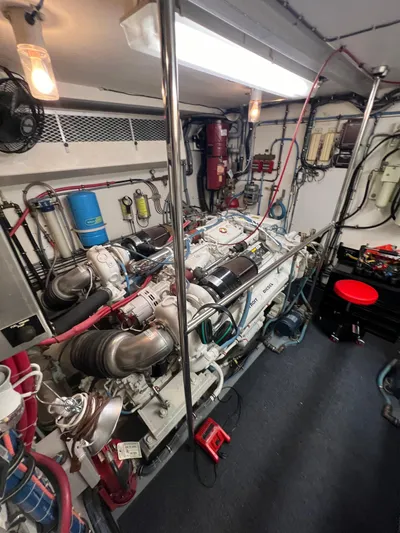 Pax III Yacht Photos Pics Engine Room