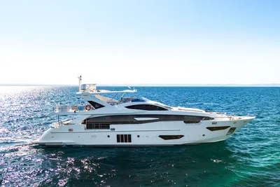 Azimut Grande 30M