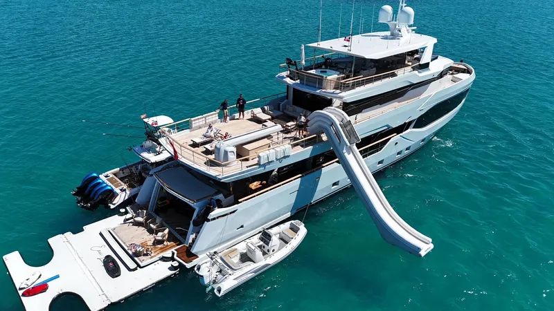 Eau La La Yacht Photos Pics 