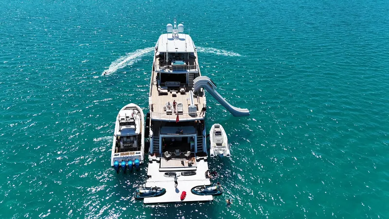 Eau La La Yacht Photos Pics 
