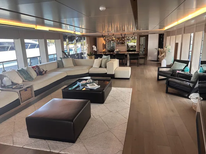 Eau La La Yacht Photos Pics 