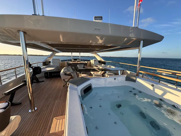 Eau La La Yacht Photos Pics 