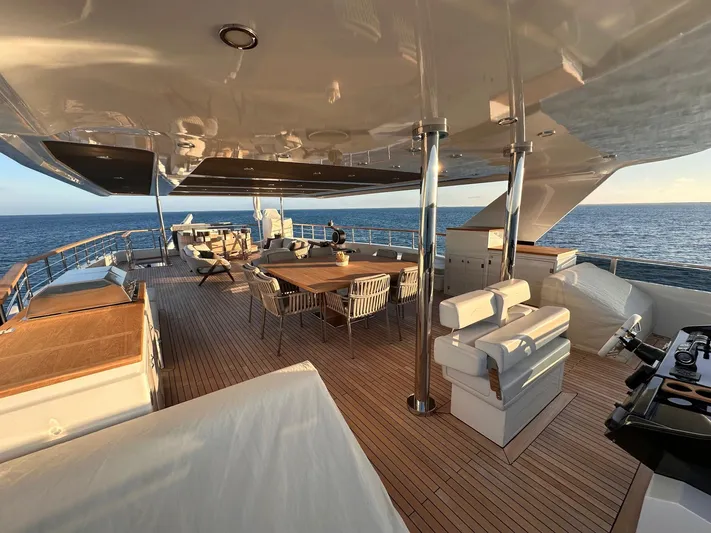 Eau La La Yacht Photos Pics 