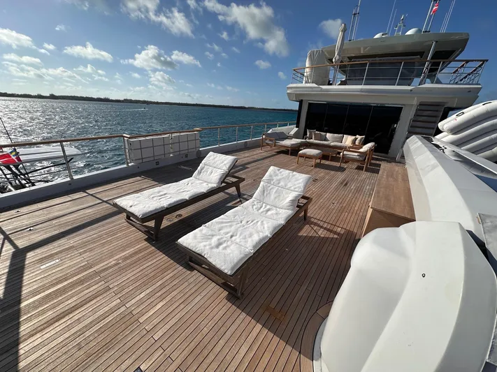 Eau La La Yacht Photos Pics 