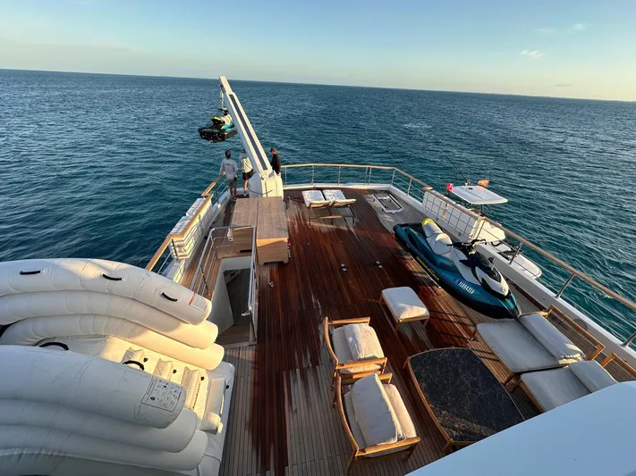 Eau La La Yacht Photos Pics 