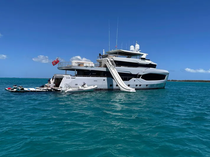 Eau La La Yacht Photos Pics 