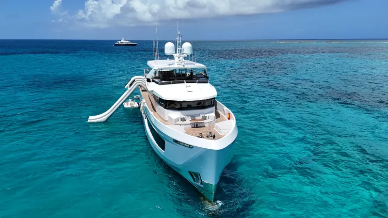 Eau La La Yacht Photos Pics 