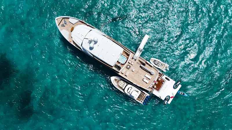 Eau La La Yacht Photos Pics 