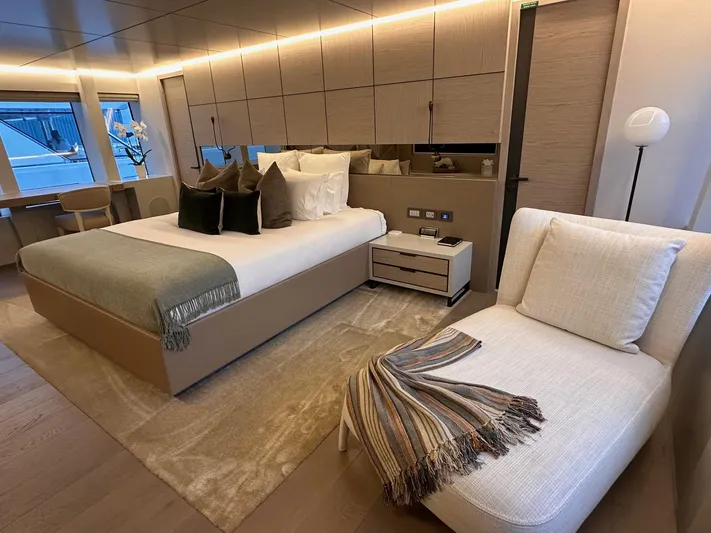 Eau La La Yacht Photos Pics 