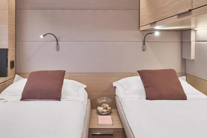 Halekulani Yacht Photos Pics Manufacturer Provided Image