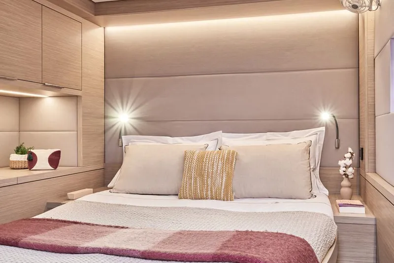 Halekulani Yacht Photos Pics Manufacturer Provided Image